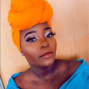 Meet your Posher, Divina